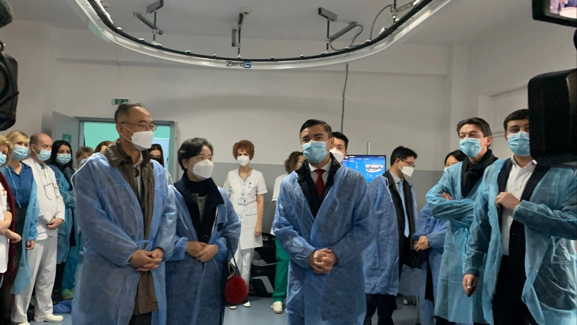 Ambasadorul Coreei de Sud a fost într-o vizită oficială în municipiul Iaşi. Primarul Mihai Chirica, despre noile echipamente medicale: „Este o investiție de peste 2 milioane. Încă 3 roboți vor fi achizionați” - FOTO