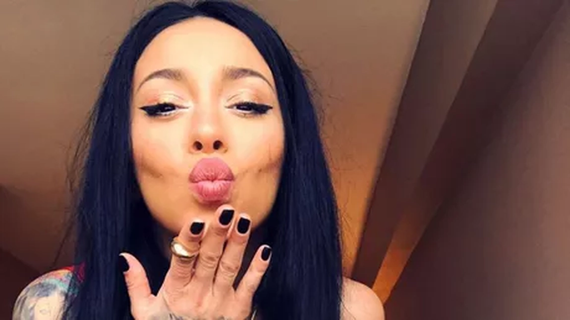 Ruby, goală pe Instagram: „În loc de mic dejun…Dulceață!“
