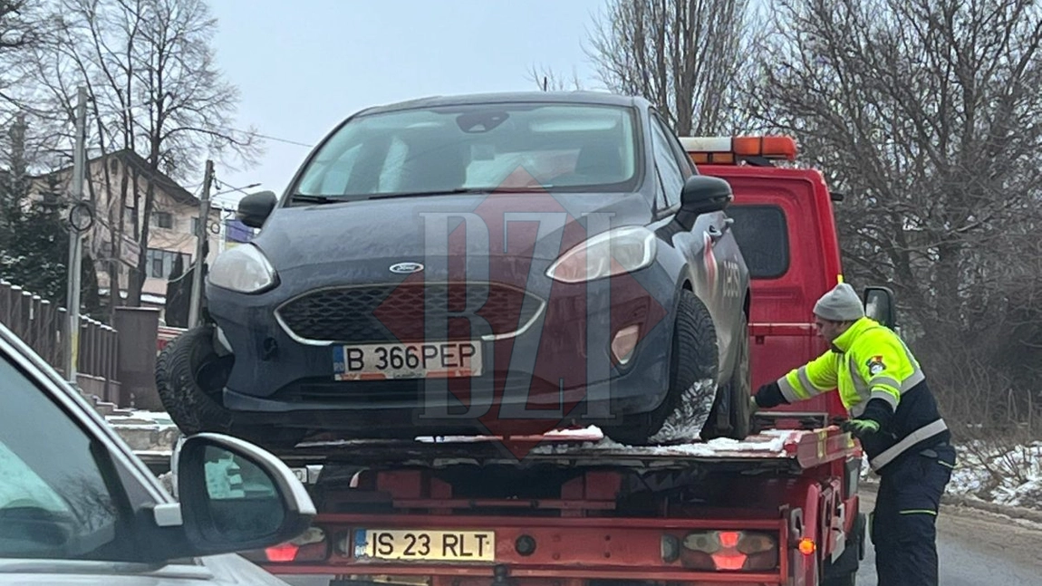 Un şofer a pierdut controlul volanului şi a intrat într-un cap de pod, în Iași - EXCLUSIV/FOTO