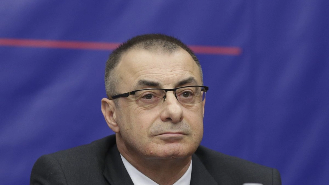 Ce spune generalul de la care premierul Nicolae Ciucă ar fi plagiat teza de doctorat