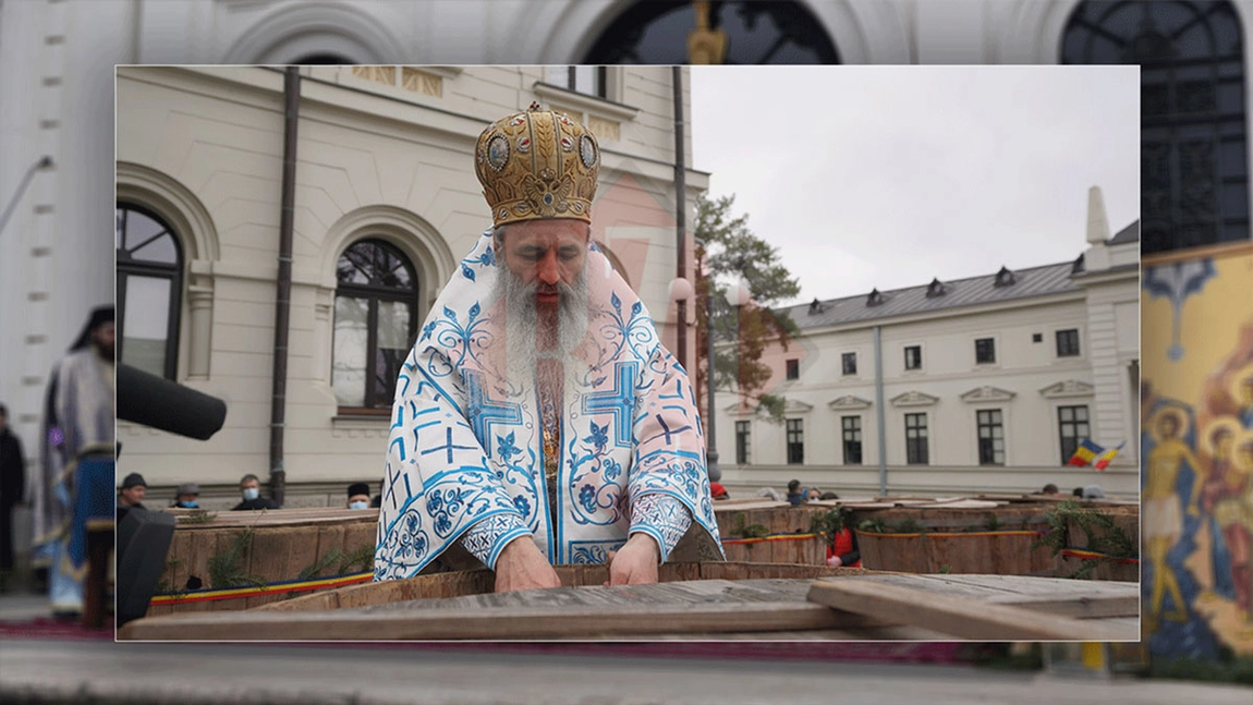 Număr uriaș de credincioși la slujba de Bobotează de la Catedrala Mitropolitană, din Iași. Imagini impresionante cu Liturghia oficiată de ÎPS Teofan, Mitropolitul Moldovei și Bucovinei- GALERIE FOTO