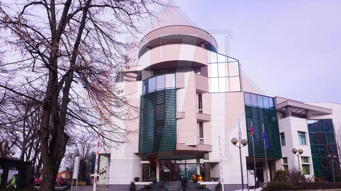 O firmă din Bihor furnizează la ApaVital SA plăci carosabile pentru gurile de canal