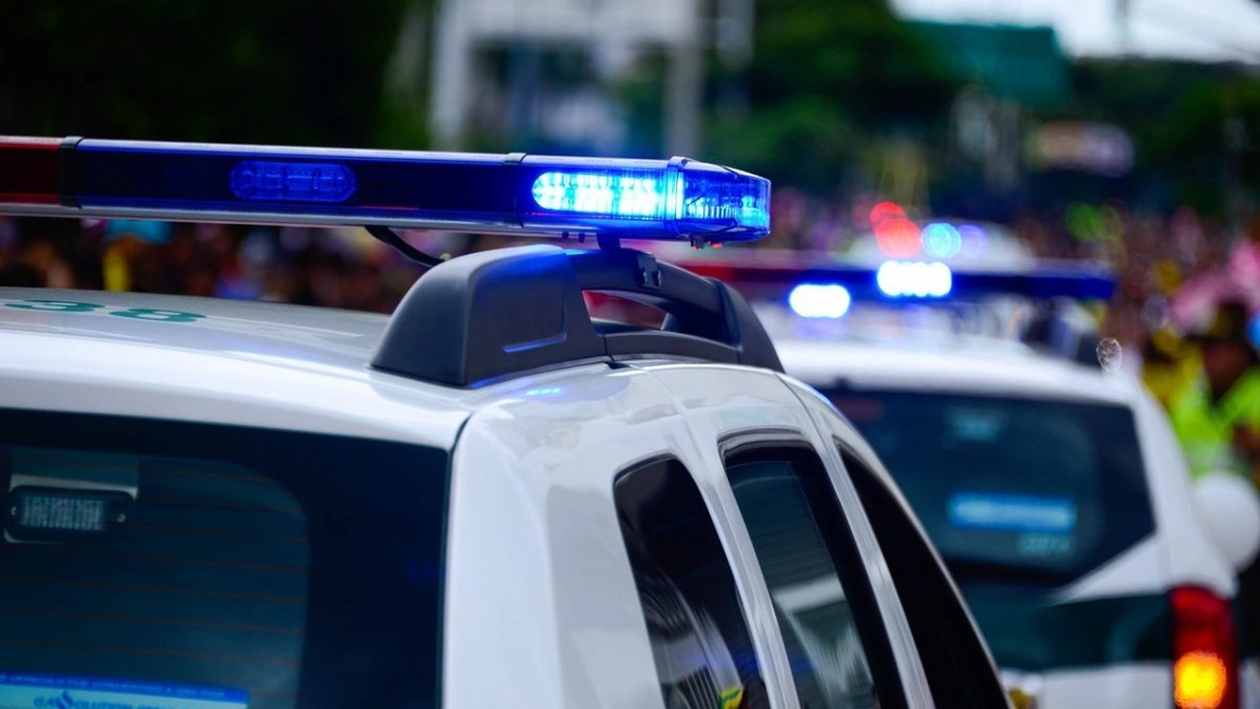Un șofer de 29 de ani a murit la volan și a accidentat o fetiță, pe trotuar