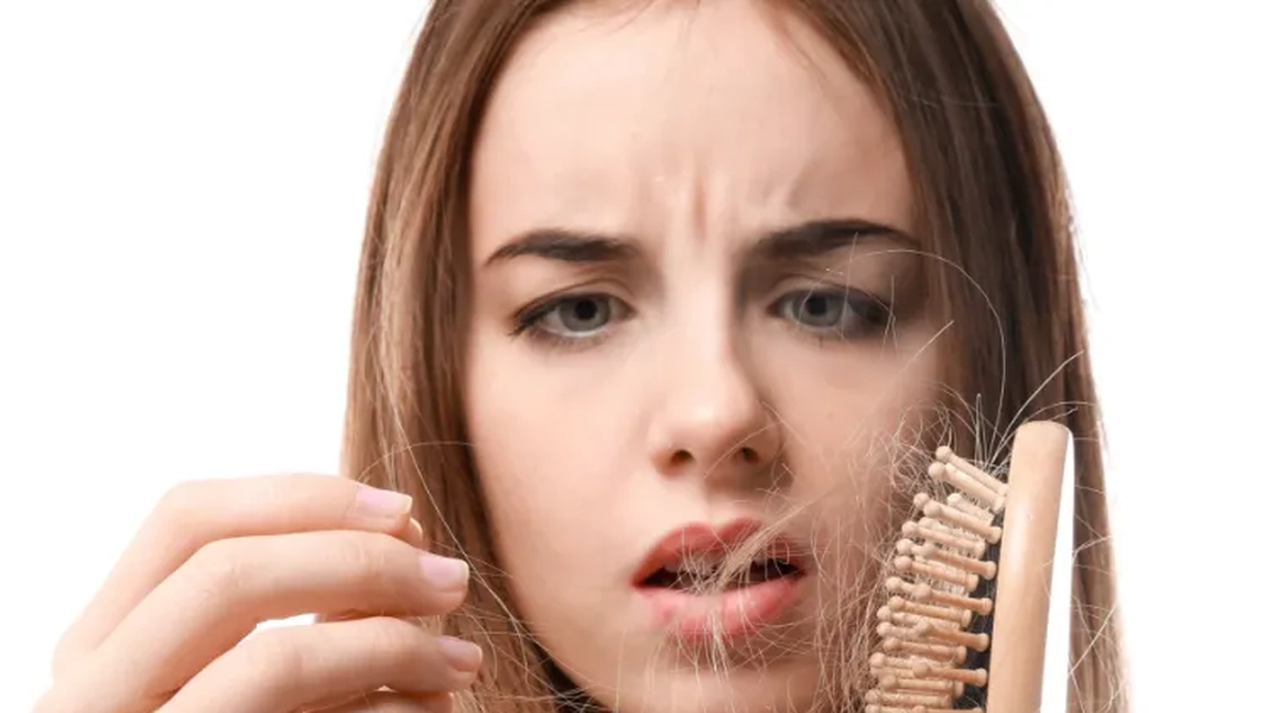 Ce vitamină lipsește când cade părul: Părerile specialiștilor