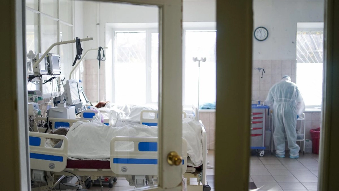 O femeie din Timișoara care a stat intubată două luni cu COVID-19 a născut o fetiță perfect sănătoasă
