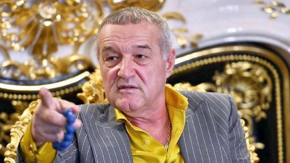 Un bărbat s-a urcat pe un stâlp și a cerut o casă de la Gigi Becali