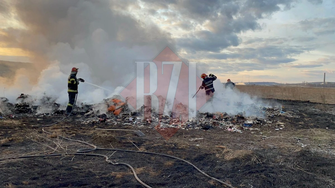 Incendiu de vegetaţie în Miroslava. Pompierii intervin în forţă - EXCLUSIV, FOTO, UPDATE