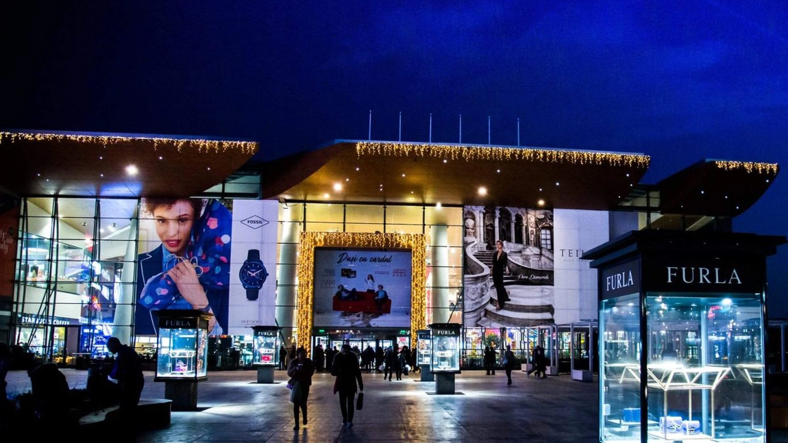 Sesizare despre o bombă la un mall din București. Clienții au fost evacuați de urgență