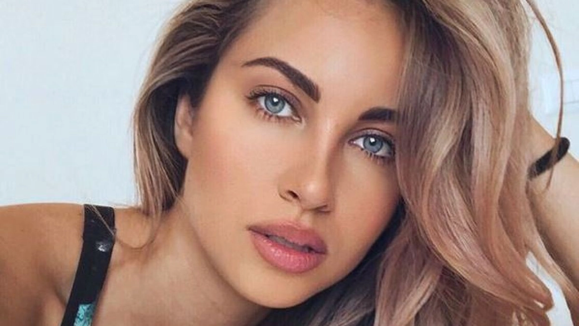 Relația secretă dintre Otniela Sandu și Carla’s Dreams. Fosta concurentă de la ”Bravo, ai stil!” îl cunoaște așa cum puțini îl cunosc