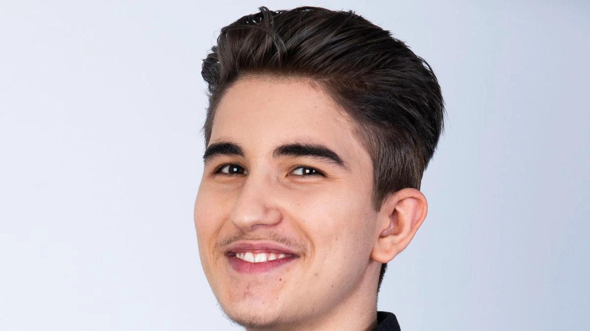 Sebastian Dobrincu a devenit milionar la vârsta de 23 de ani. Puțini știu că juratul de la Imperiul Leilor, s-a luptat cu depresia și a fost bulimic