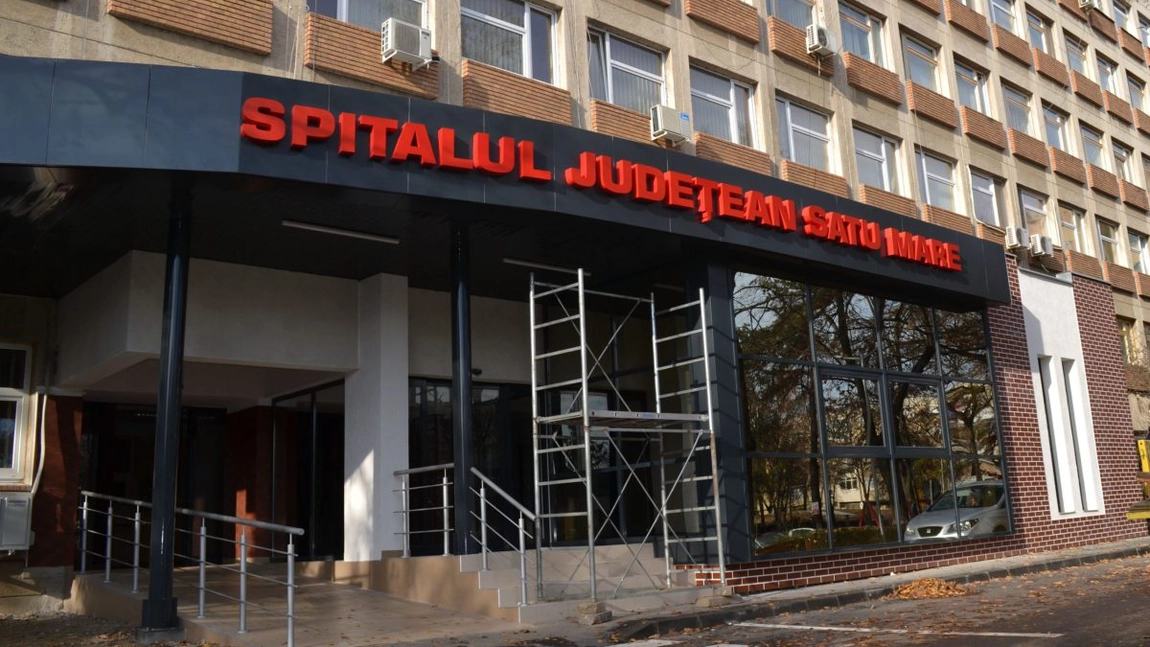 Tragedie la Spitalul Judeţean Satu Mare. Un pacient, găsit mort după ce s-a spânzurat de mânerul geamului de la baie