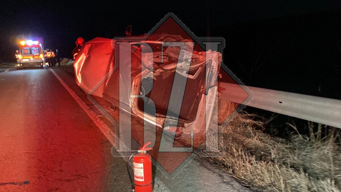 Accident rutier în localitatea Vulturi, județul Iași. Un autoturism a intrat în coliziune cu un TIR - EXCLUSIV, LIVE VIDEO, FOTO, UPDATE