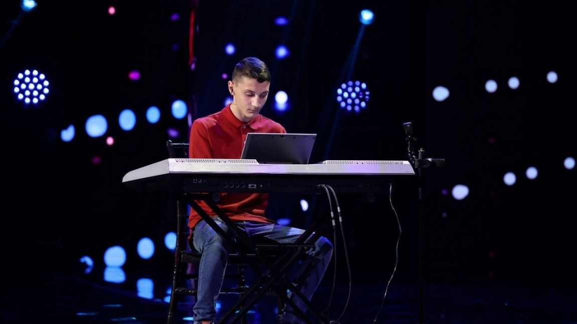 Cine este Emanuel Ion, de fapt, tânărul nevăzător care a primit primul Golden Buzz de la Andra Măruță, aseară, la Românii au Talent de la Pro TV