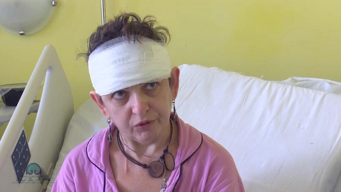 O femeie din Cluj, operată cu succes la Spitalul de Neurochirurgie din Iaşi - VIDEO