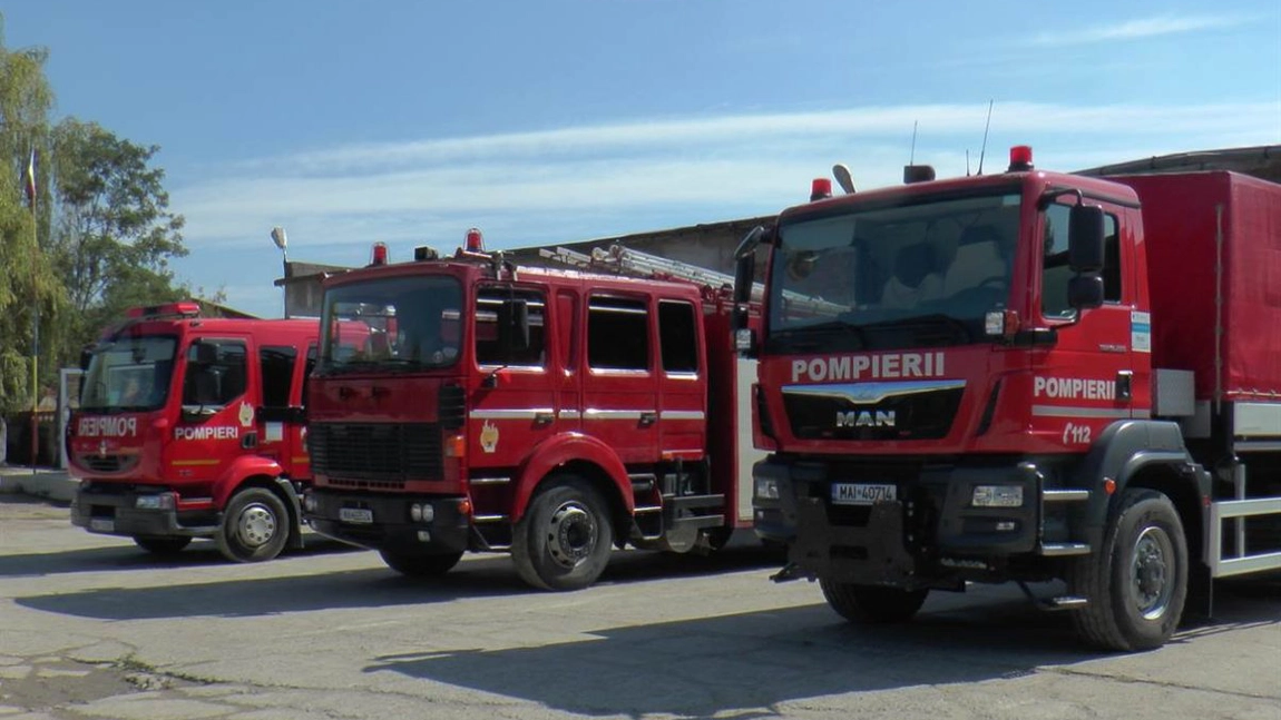 Incendiu de cauciucuri și deșeuri în municipiul Pașcani. Au intervenit mai multe autospeciale - EXCLUSIV, UPDATE