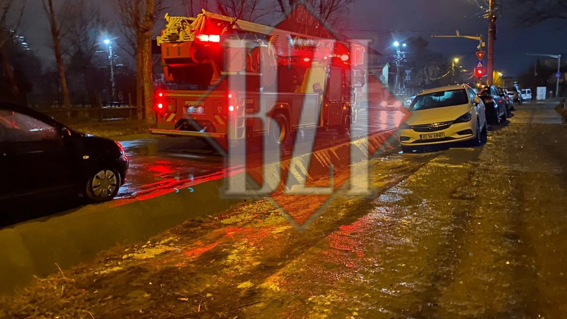 Autoritățile locale au fost puse ,,pe jar'' în această seară de un apel la 112 care anunța că un bărbat se aruncă de la etajul 4 - EXCLUSIV, FOTO