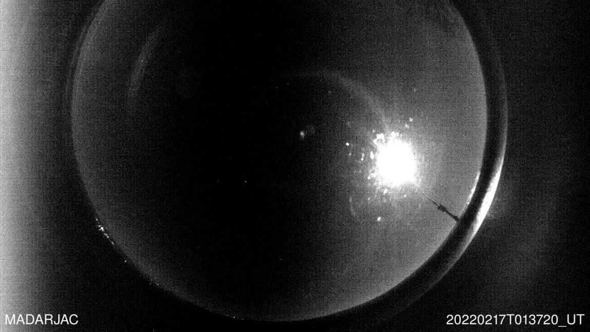 Cercetătorii de la UAIC Iaşi au observat un micrometeorit care a străbătut cerul Moldovei - FOTO