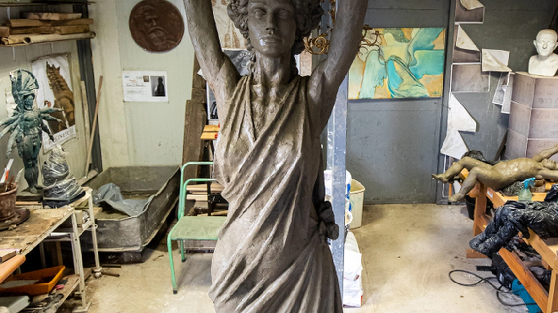 GALERIE FOTO: Cum ia naștere un monument. Prinde contur „Oda bucuriei”, opera de artă a lui Vladlen Babcinețchi ce va fi găzduită de Family Market Miroslava