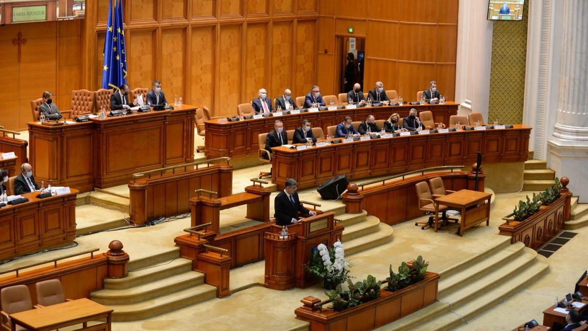 Parlamentarii violenți rămân fără salarii! Decizia este constituţională