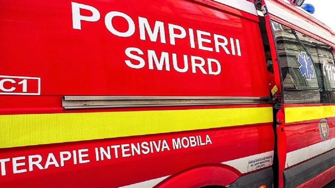 Un microbuz cu 15 pasageri a ieșit de pe şosea, după ce şoferul a făcut infarct la volan, în Prahova