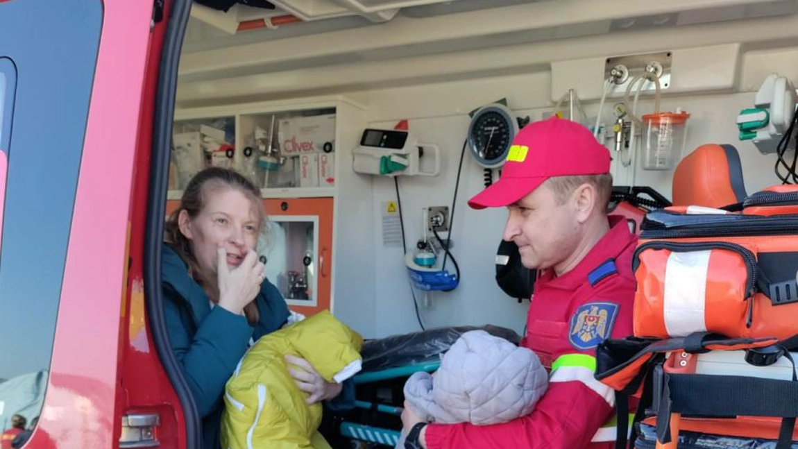 Doi copii născuți prematur în Ucraina, salvați în România - VIDEO