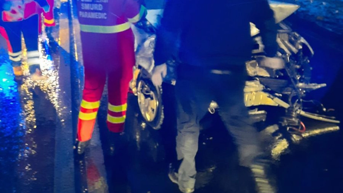 Accident rutier cu trei victime în comuna Helegiu, județul Bacău, pe DN11. Două persoane au decedat, iar victima supraviețuitoare prezintă multiple traumatisme - FOTO