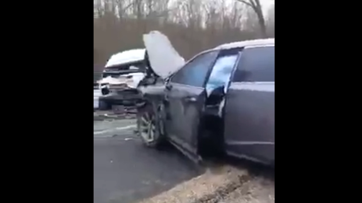 Plan roşu de intervenţie, activat în judeţul Vaslui. Zece persoane rănite, printre care și refugiați ucraineni, după ce un microbuz s-a izbit de un autoturism - UPDATE, VIDEO