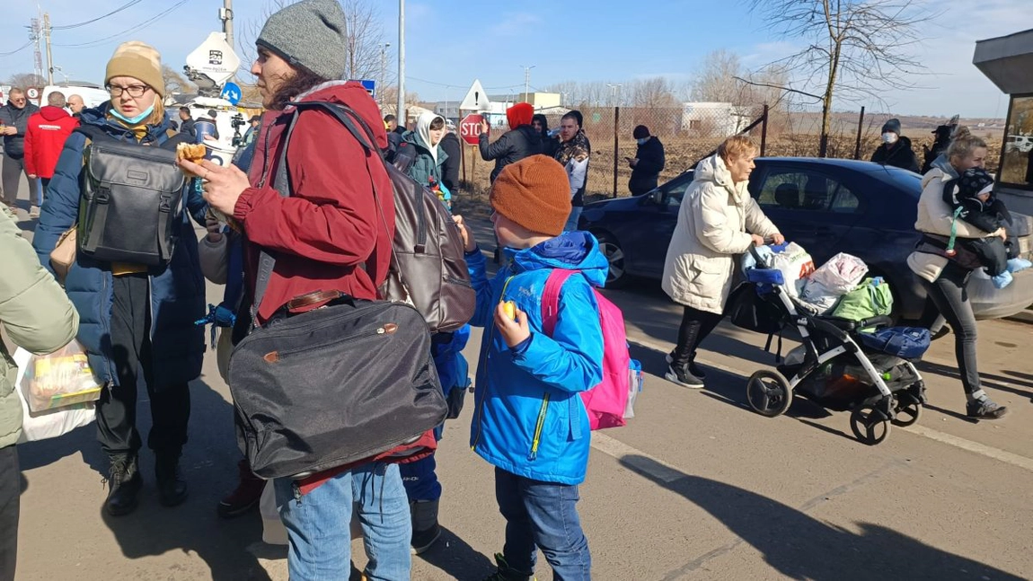 Guvernul oferă refugiaților ucraineni drept de muncă și de învățătură, subvenție pentru cazare și pentru masă – VIDEO