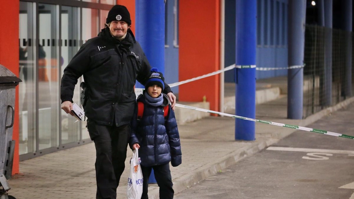 Eroul de 11 ani de la graniță. Ce au găsit autoritățile scris cu pixul pe mâna băiatului - FOTO