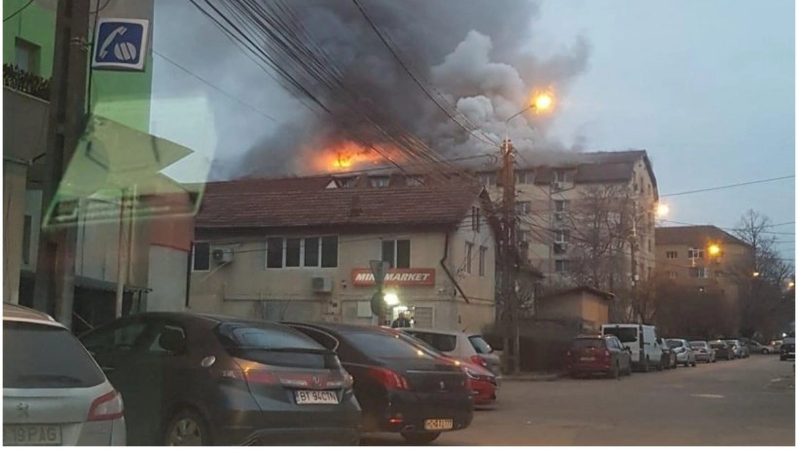 Incendiu puternic în mansarda unui bloc din Timişoara