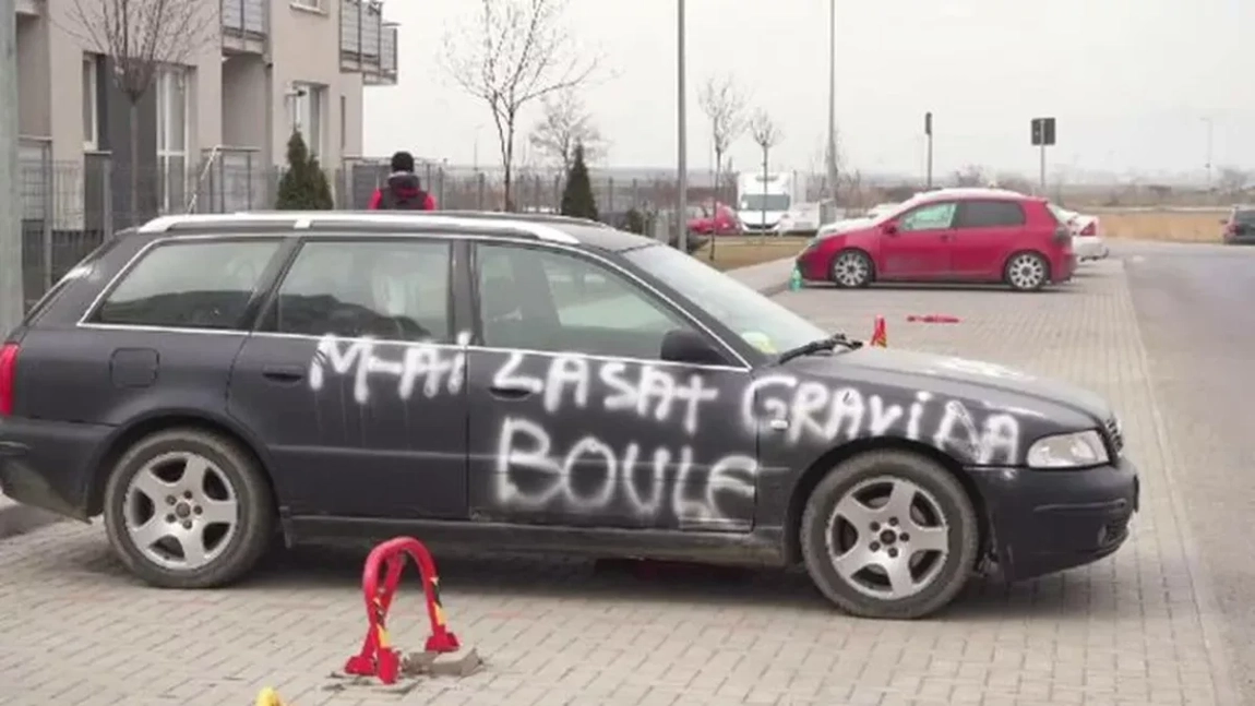 Un bărbat din Brașov a avut parte de șocul vieții lui. A găsit acest mesaj scris pe maşină