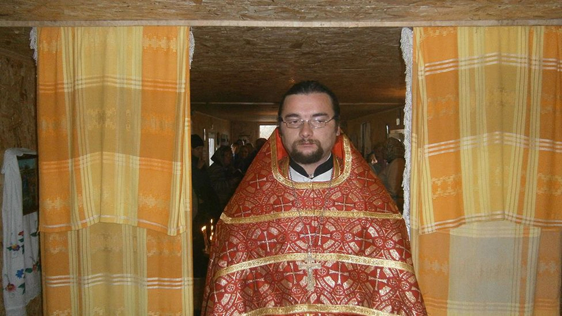 Un preot din Ucraina ar fi fost împuşcat la un punct de control - FOTO