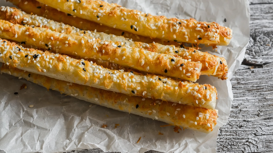Cea mai simplă rețetă de sărățele cu brânză. Deliciul care nu trebuie să lipsească de la masă