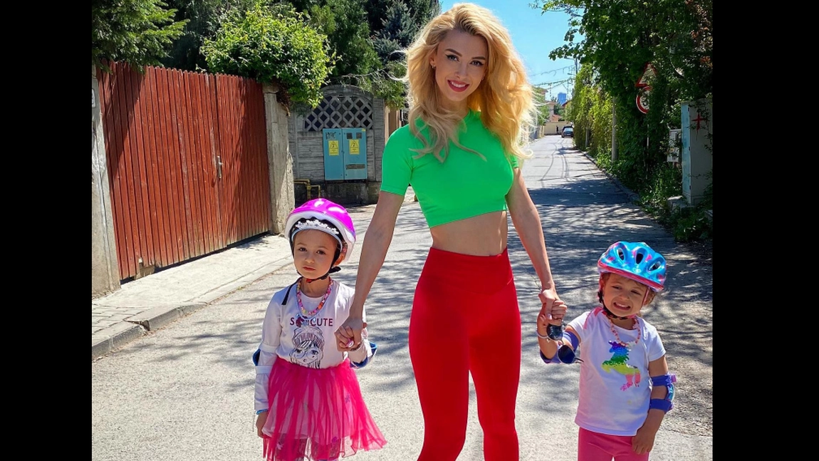 Andreea Bălan a ajuns de urgenţă la spital. Artista a căzut cu rolele: „Mi-a cusut buza de sus” - FOTO