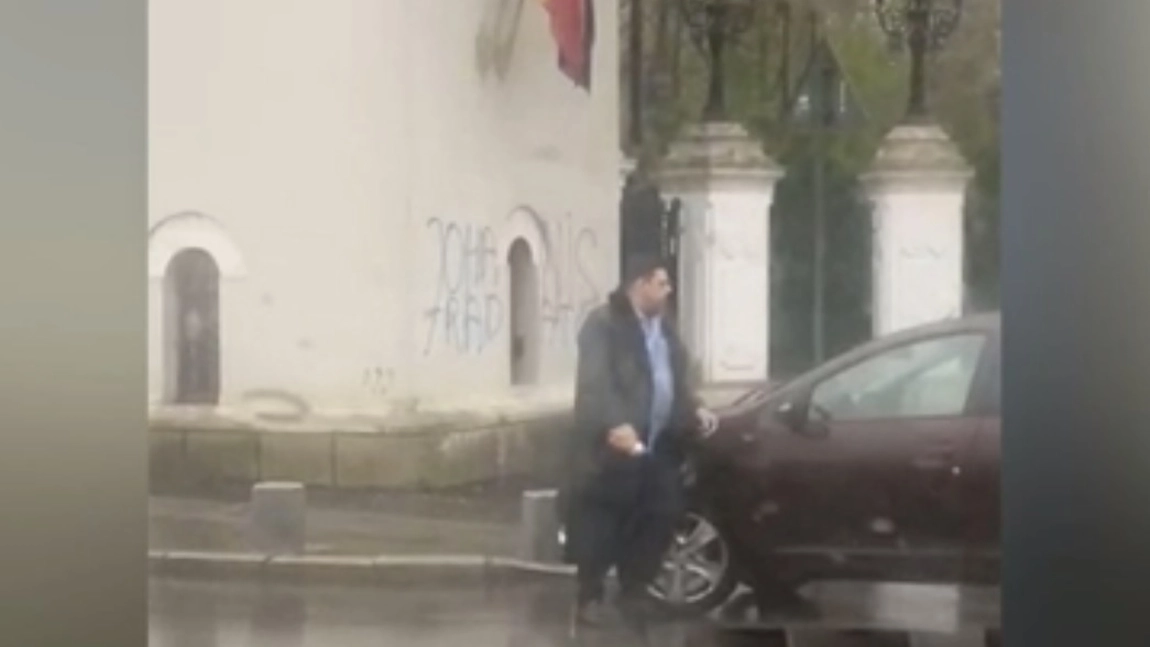 Gardul Palatului Cotroceni a fost vandalizat. Autorului i s-a întocmit dosar penal