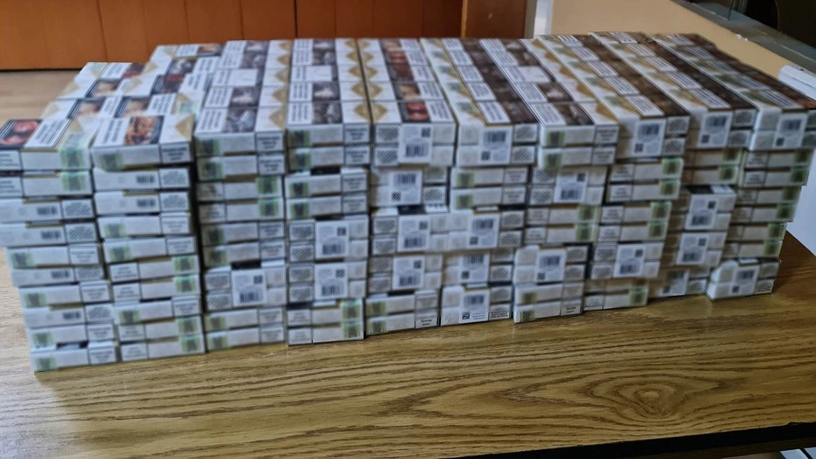 Ţigări de contrabandă, ascunse în podeaua unui autocar, descoperite la Vama Sculeni - FOTO, VIDEO