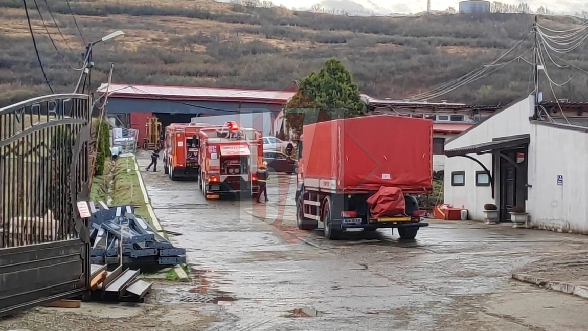 Incendiu la o fabrică de mobilă din comuna Miroslava, județul Iași. Pompierii intervin de urgență - EXCLUSIV, FOTO, VIDEO, UPDATE