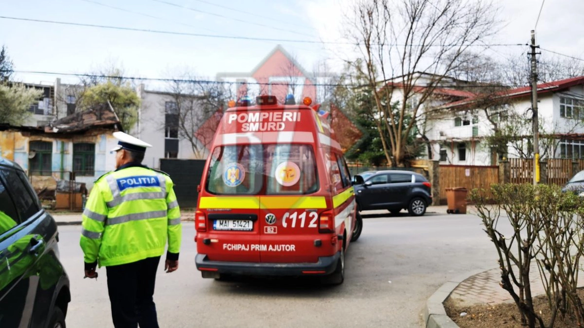 O femeie amenință că își pune capăt zilelor pe strada Ion Creangă. Pompierii au împânzit zona - EXCLUSIV, GALERIE FOTO, UPDATE