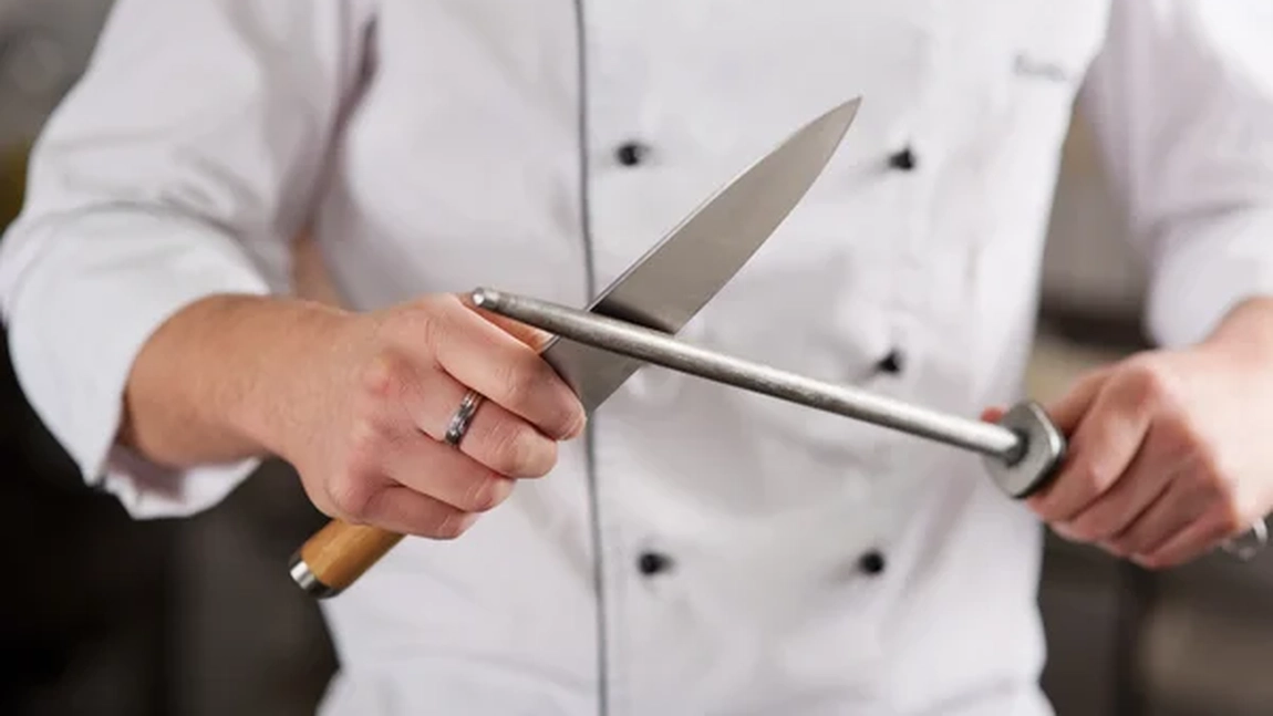 Cum se ascut CORECT cuțitele de bucătărie?