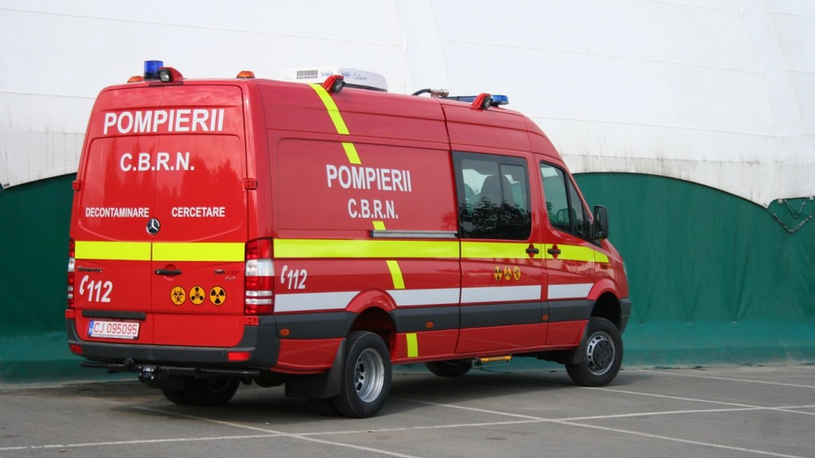 Misiune a echipajului CBRNe. Mercur căzut dintr-un termometru spart pe Bulevardul Poitiers, Iași - EXCLUSIV