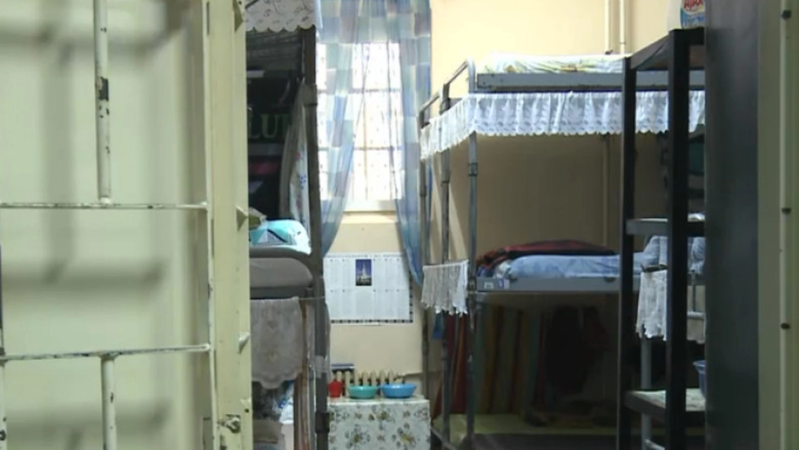 Un deținut a încercat să se spânzure în baia celulei sale. A fost transportat la spital după mai multe manevre de resuscitare
