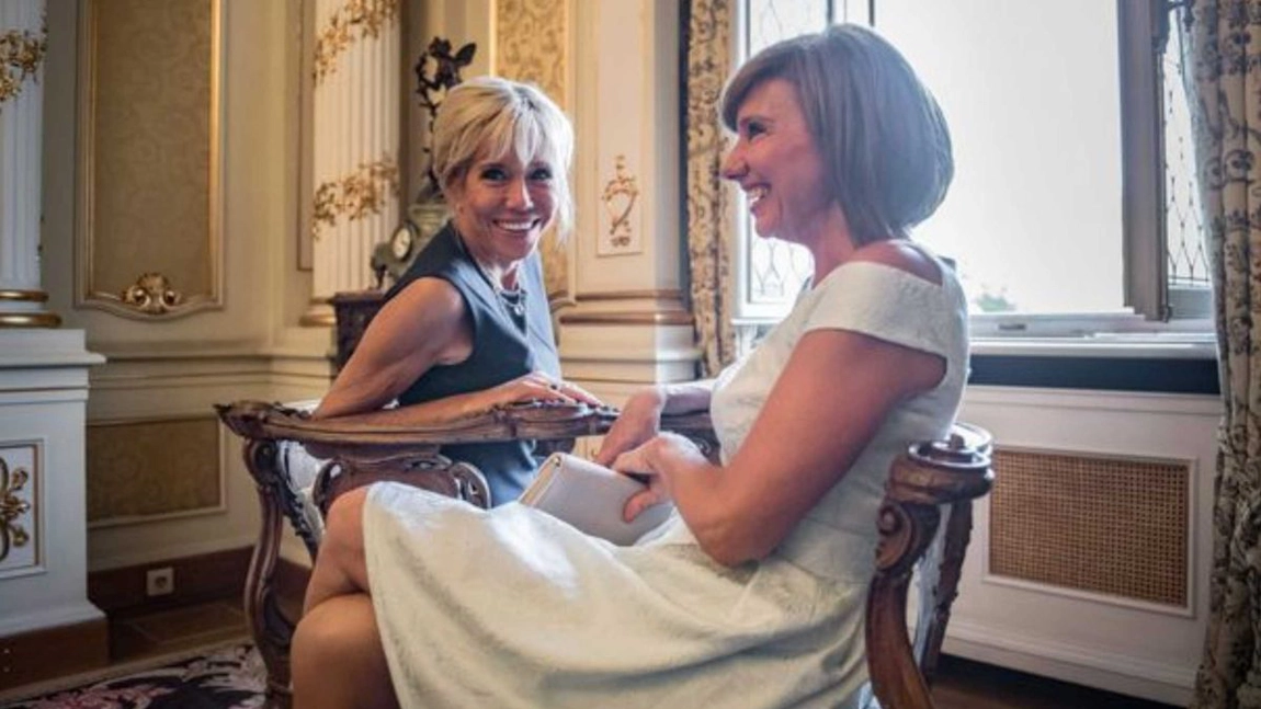 Motivul pentru care Brigitte Macron nu păstrează niciodată hainele purtate la întâlniri oficiale