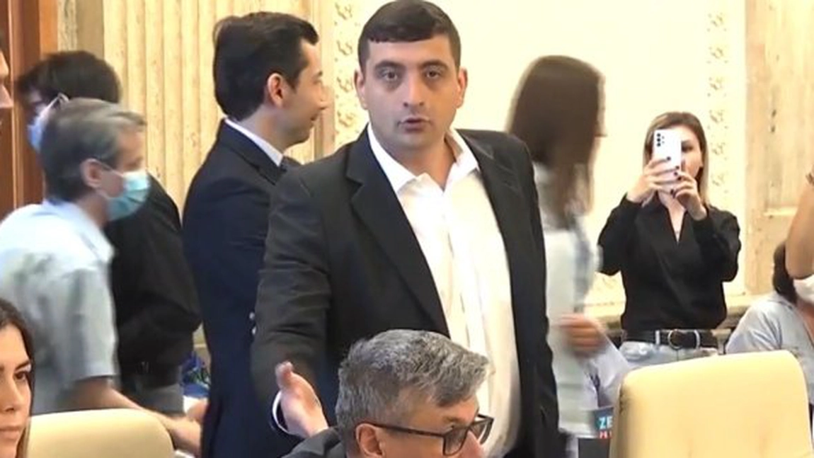 Scandal în Parlament. Deputaţii AUR au adresat jigniri directorului Asociaţiei Patronale de Petrol şi Gaze - VIDEO