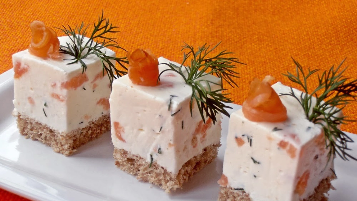 Aperitiv cu somon afumat și cremă de brânză. Rețetă fină și rafinată