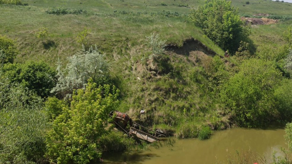 O căruţă a căzut în râul Bahlui, în comuna Miroslava. O persoană se află în stare de şoc - EXCLUSIV, UPDATE