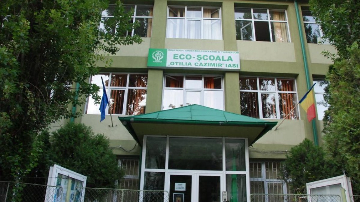 Bani pentru construcția sau renovarea sălilor de sport din școlile ieșene! Câți bani ajung la Școala „Otilia Cazimir”