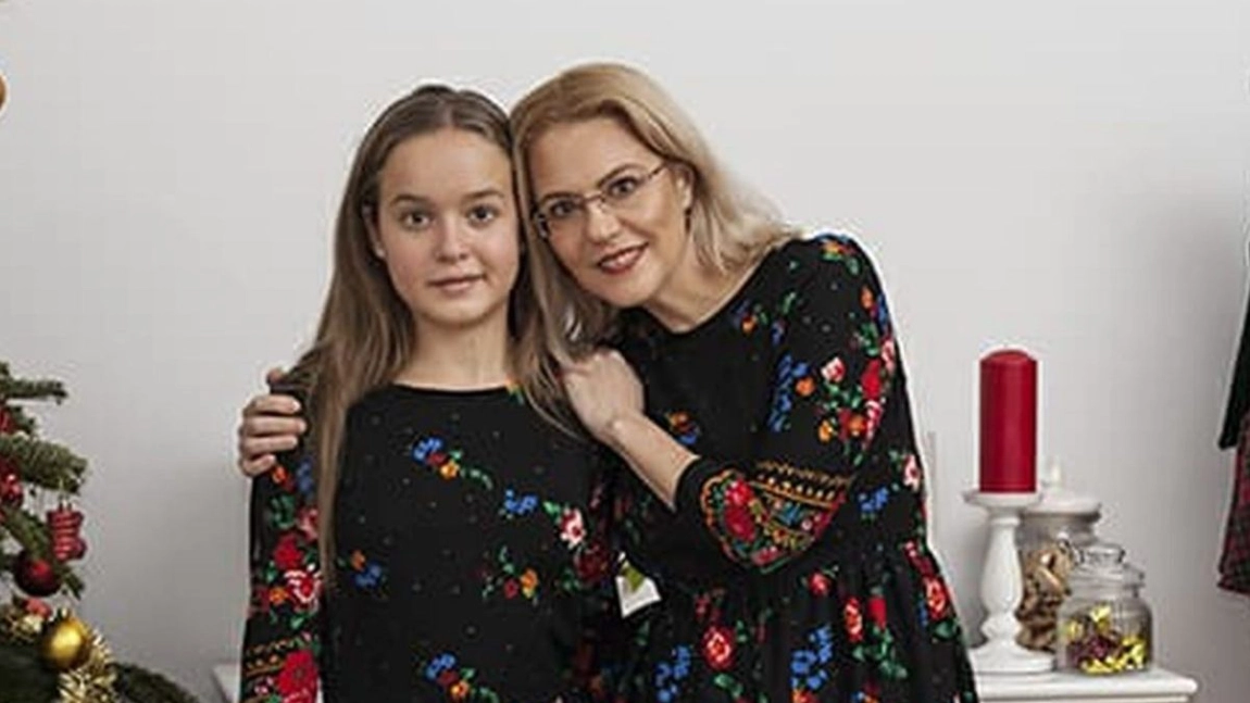 Mara, fiica Ralucăi Moianu, este o adolescentă superbă. Tânăra în vârstă de 17 ani seamănă cu regretatul ei tată