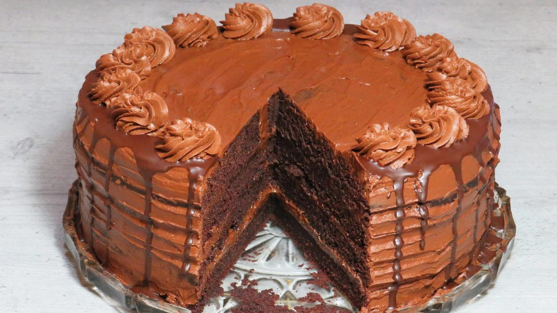 Tort de ciocolată aniversar. Cum să îi impresionezi pe musafiri cu un desert spectaculos