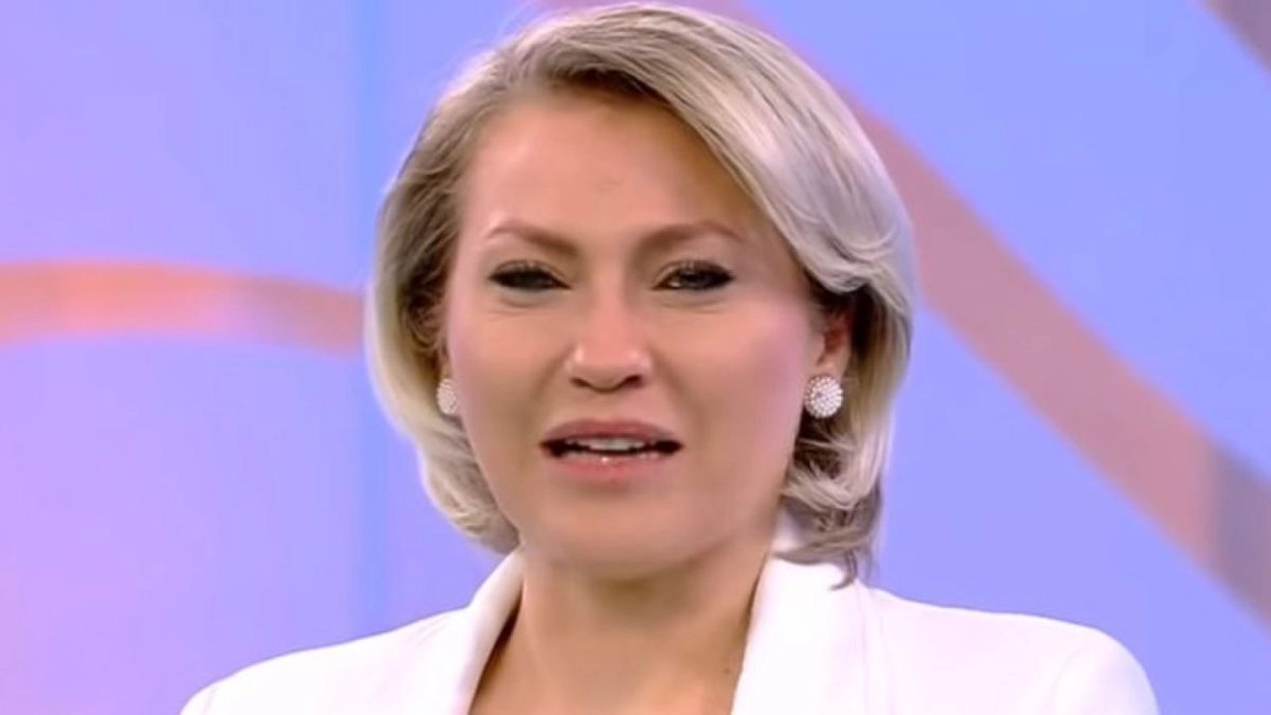 Atacatoarea Mirelei Vaida s-a întors! Femeia i-a distrus mașina prezentatoarei tot cu un bolovan