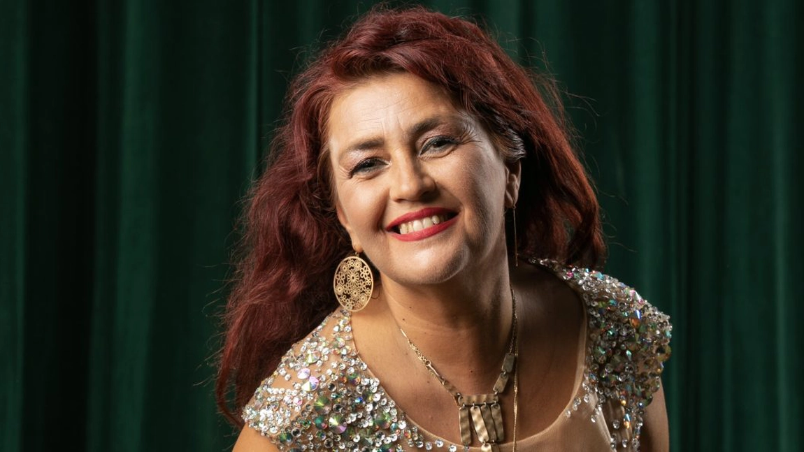 Ce face Rona Hartner atunci când trece printr-un impas al vieții. Fiica ei, singurul ajutor